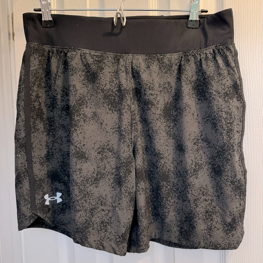 Men’s under armour running shorts